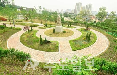 평화공원 내 구유엔군초전기념비