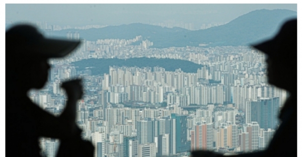 서울의 경우 대부분 지역에서 매물 적체 현상을 보이는 가운데, 금리인상 영향과 경기 둔화 가능성이 더해지며 집값 하락세가 가팔라지는 양상이다.