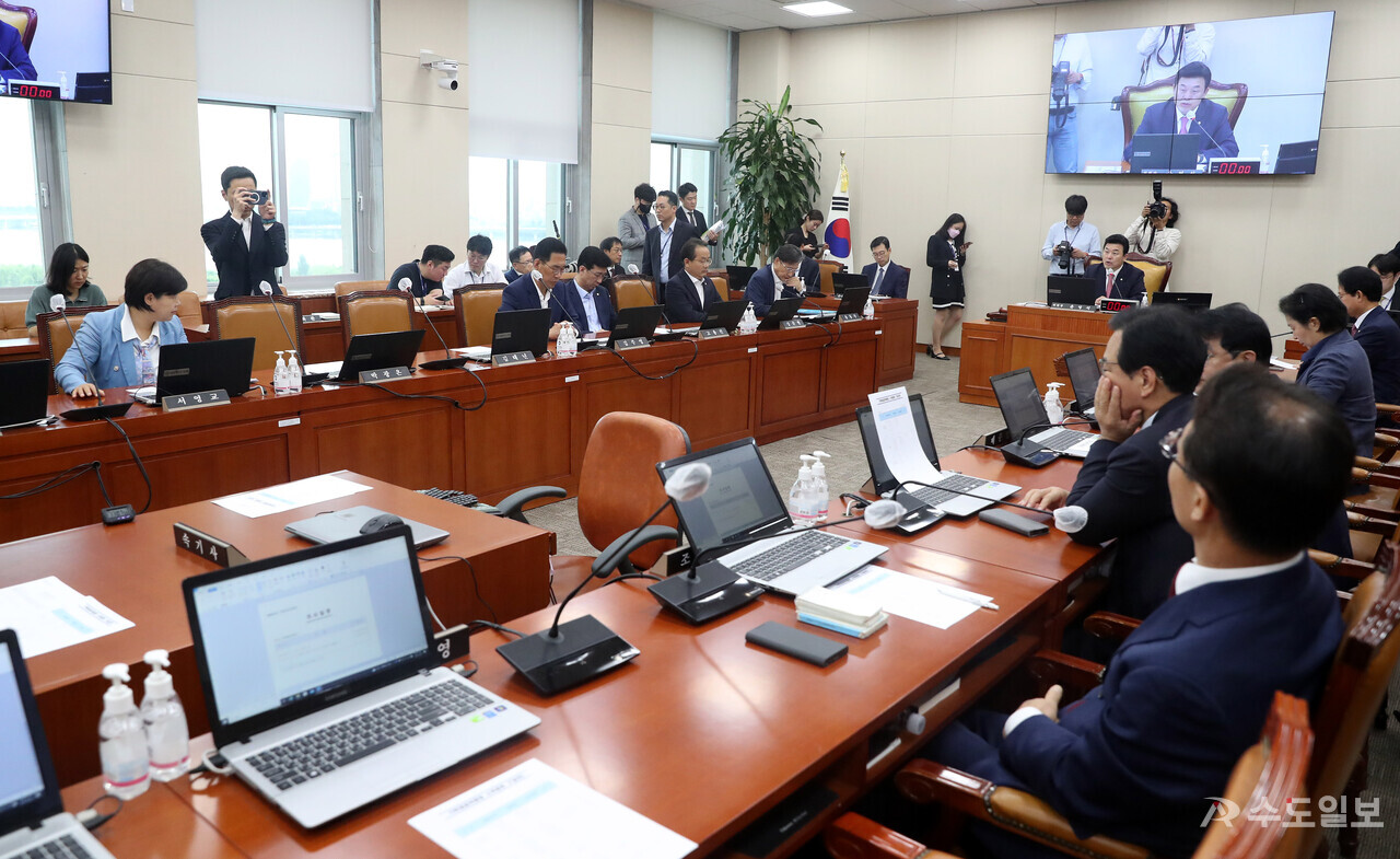 6월 20일 오전 서울 여의도 국회에서 기획재정위원회 전체회의가 열리고 있다. / 뉴시스