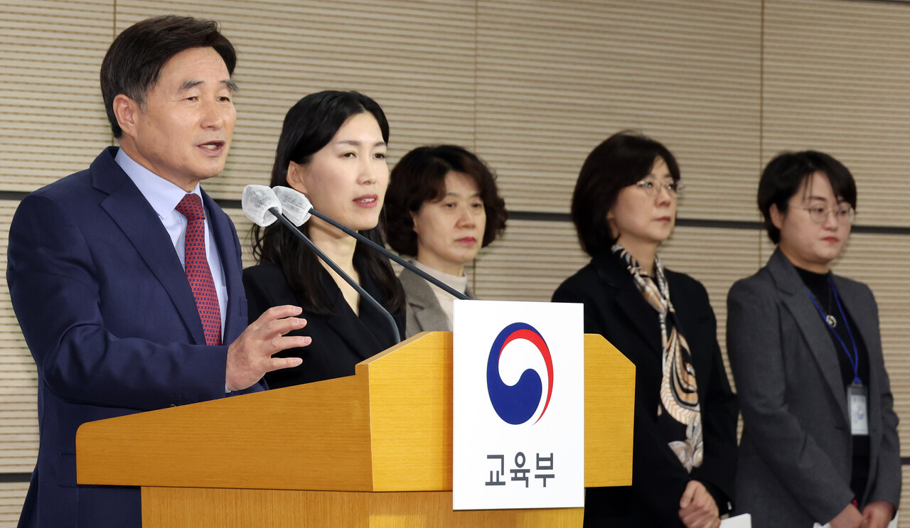 오승걸 한국교육과정평가원장이 28일 세종시 정부세종청사에서 2025학년도 대학수학능력시험 시행 기본계획을 발표하고 있다. / 뉴시스